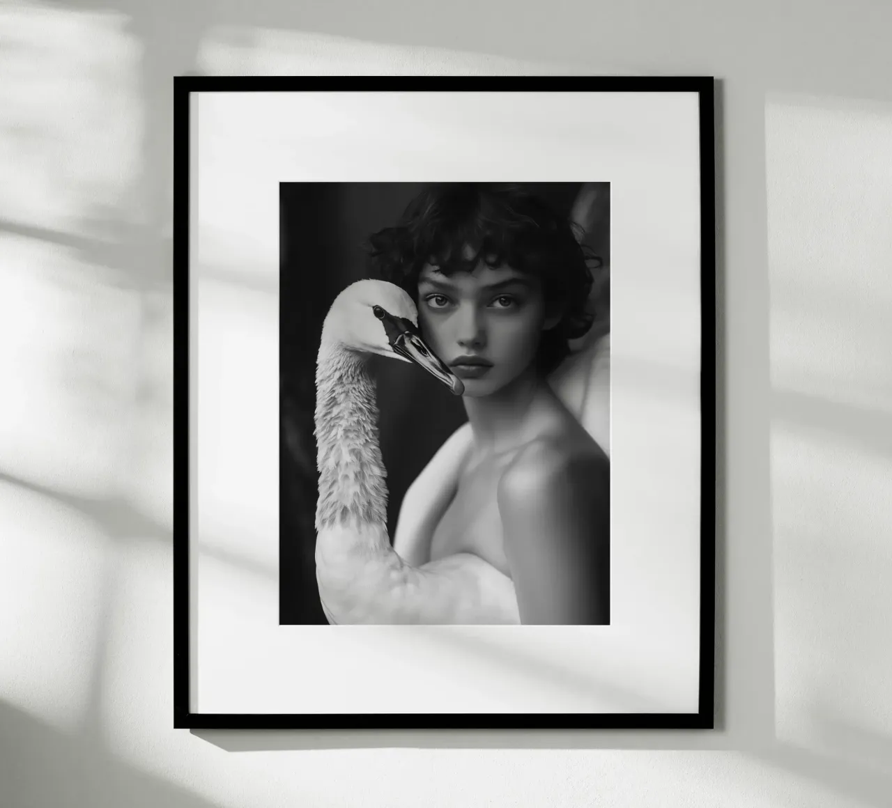Leda con il cigno poster con telaio in alluminio da Autofocus