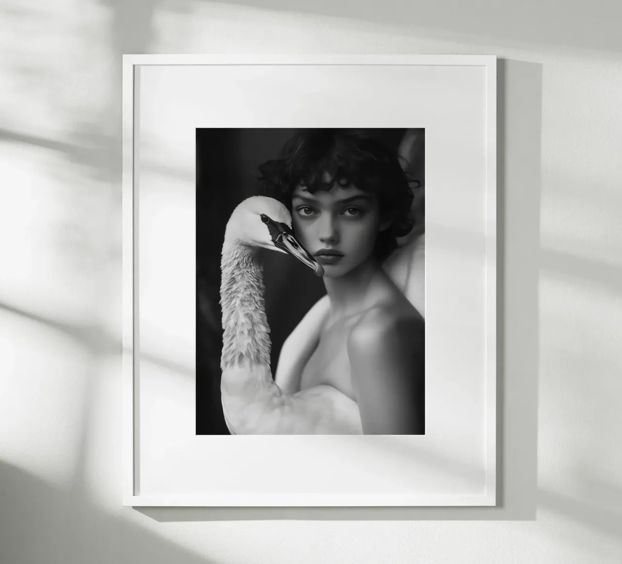 Leda con il cigno poster con telaio in alluminio da Autofocus