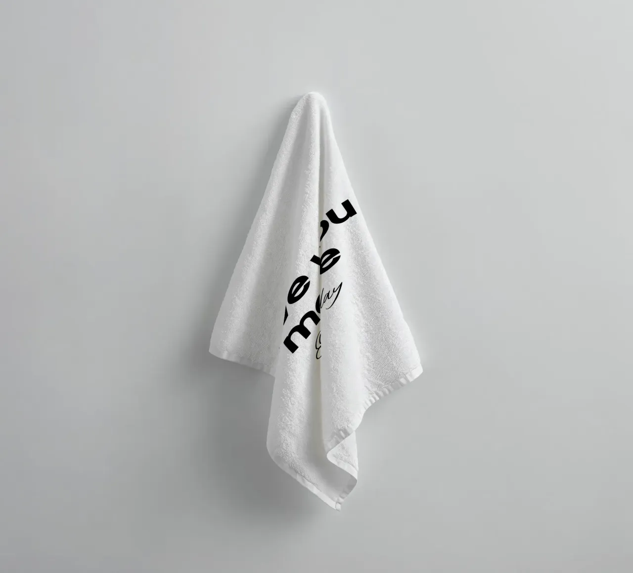 Je t'aime un peu plus chaque jour serviette de bain de YV TYPOGRAPHY