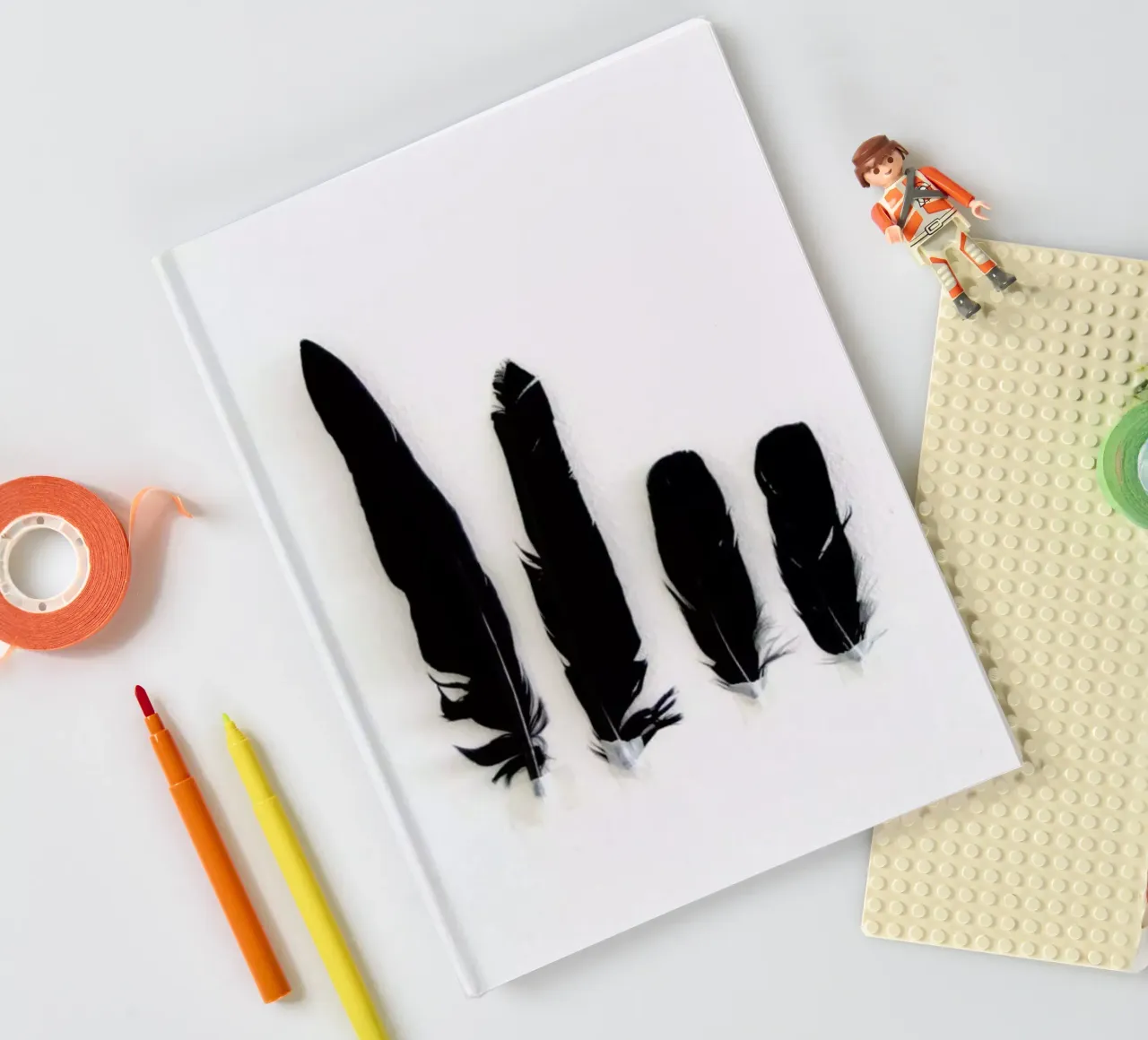 Black Feathers Notizbuch von Miles of Light