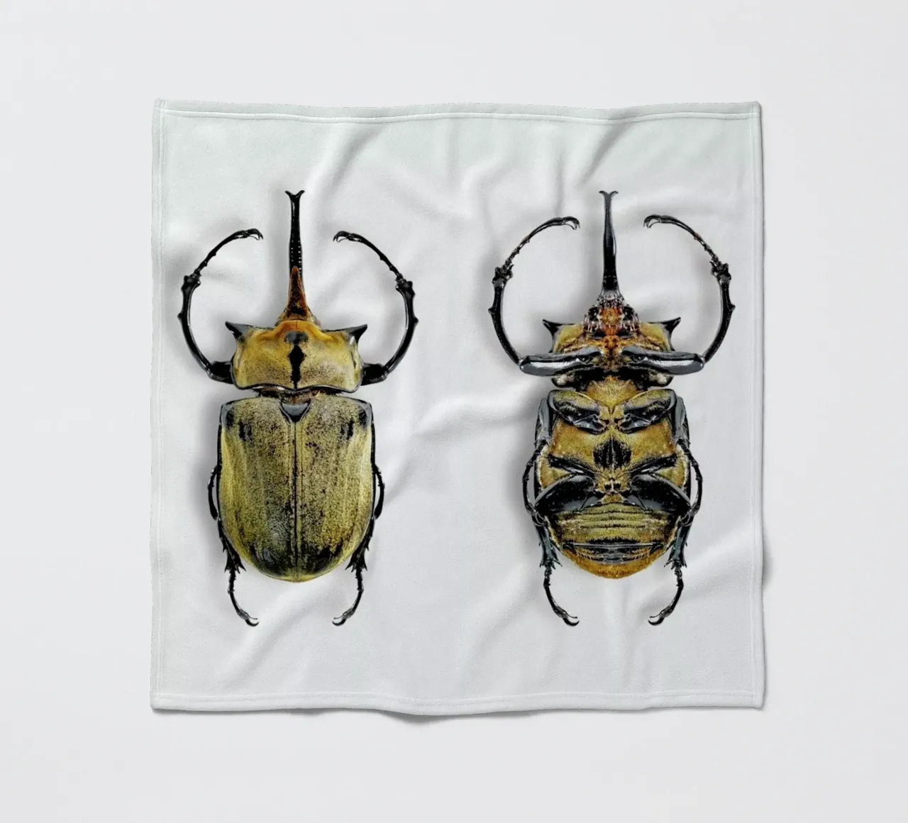 Animalium 8 fleece blanket by Günther Egger