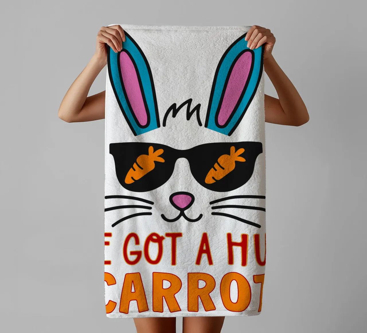 ho una carota enorme, felice Pasqua arte divertente asciugamano da bagno da onefeelshop
