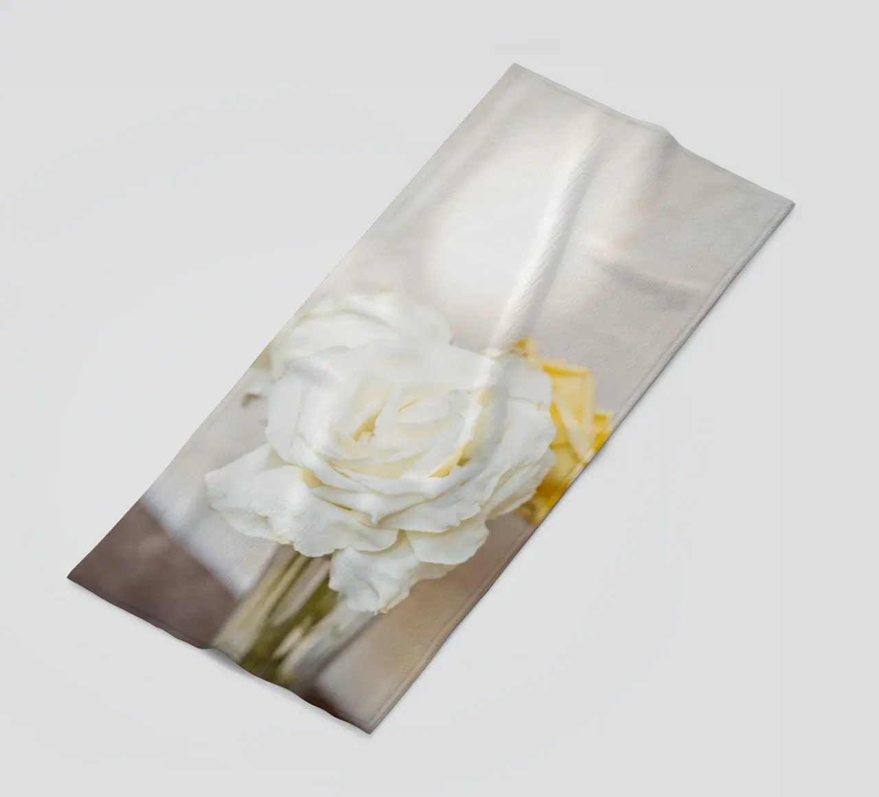 Rose bianche telo mare da Henrike Schenk Photography