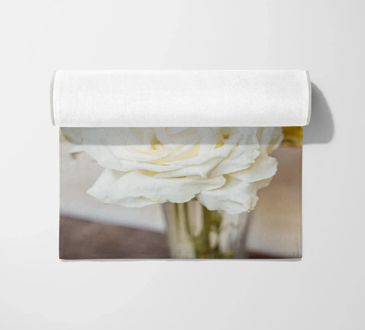 Rose bianche telo mare da Henrike Schenk Photography