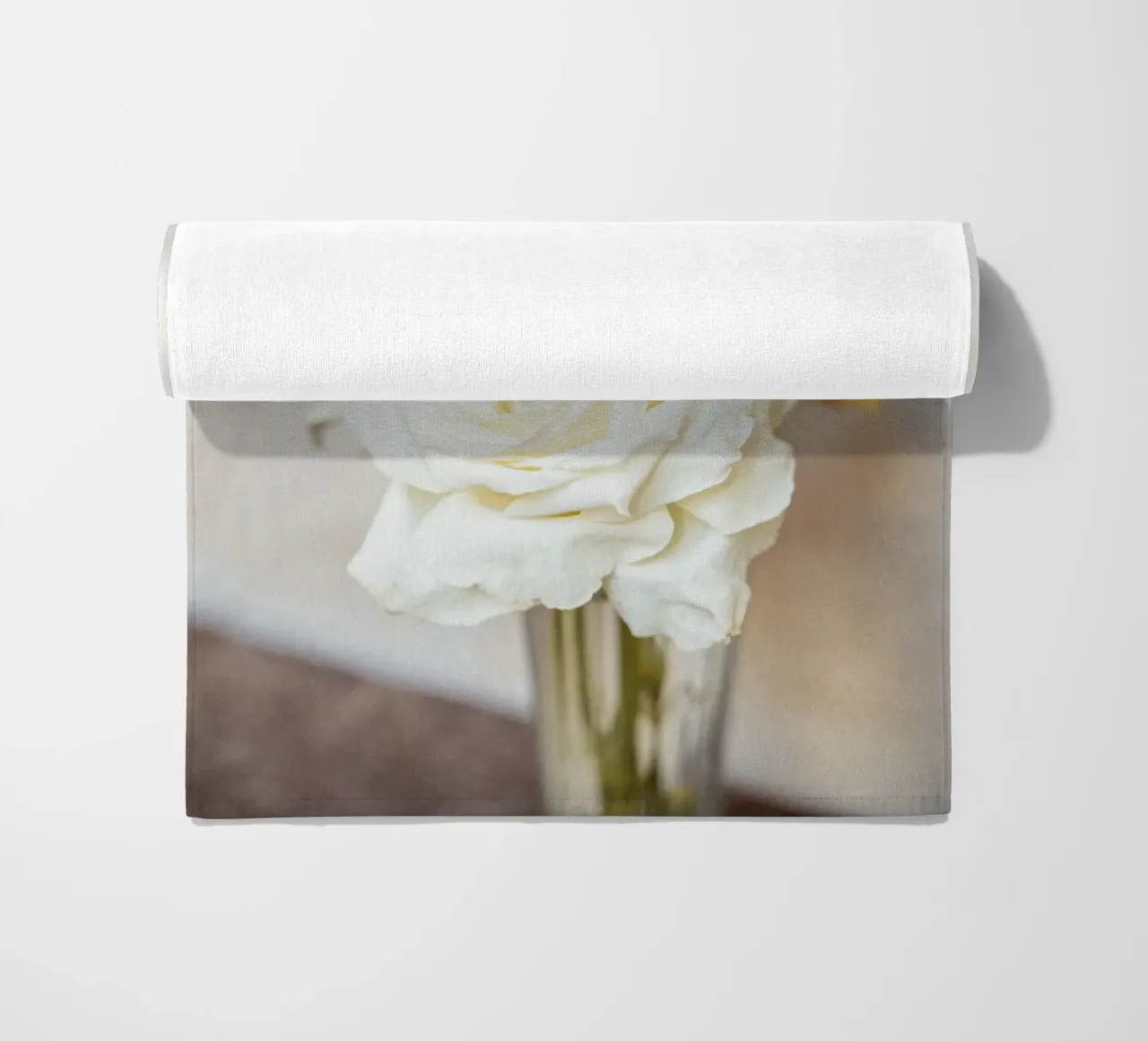 Rose bianche telo mare da Henrike Schenk Photography