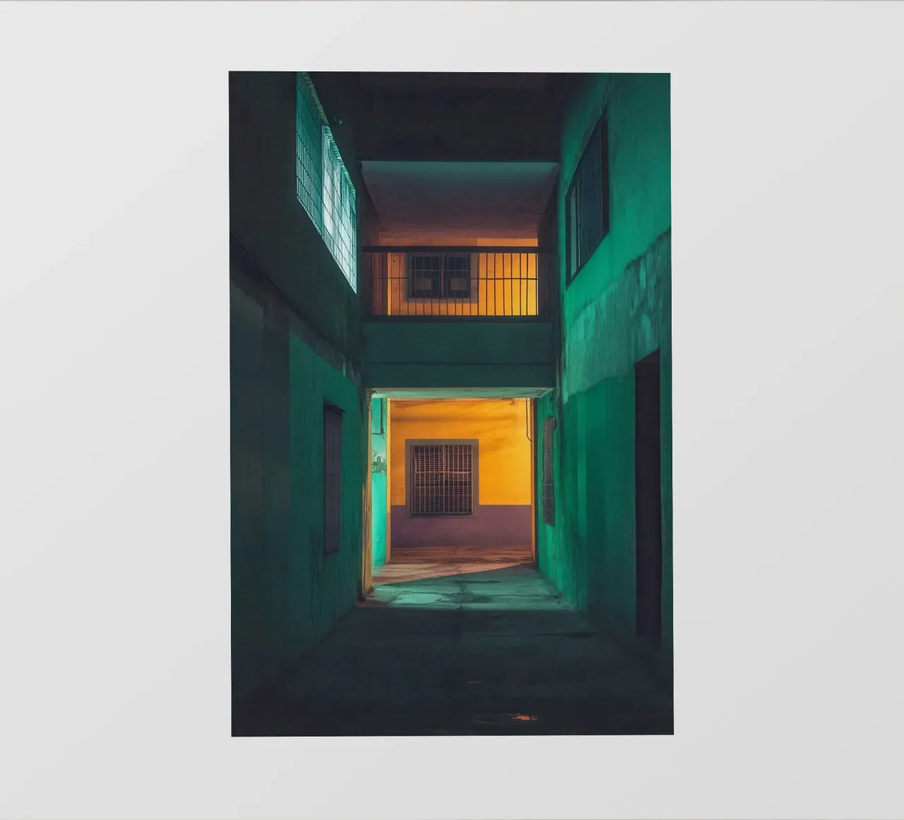 L'Allée Éclairée de La Havane : Une Invitation Nocturne film rétro-éclairé de By Night