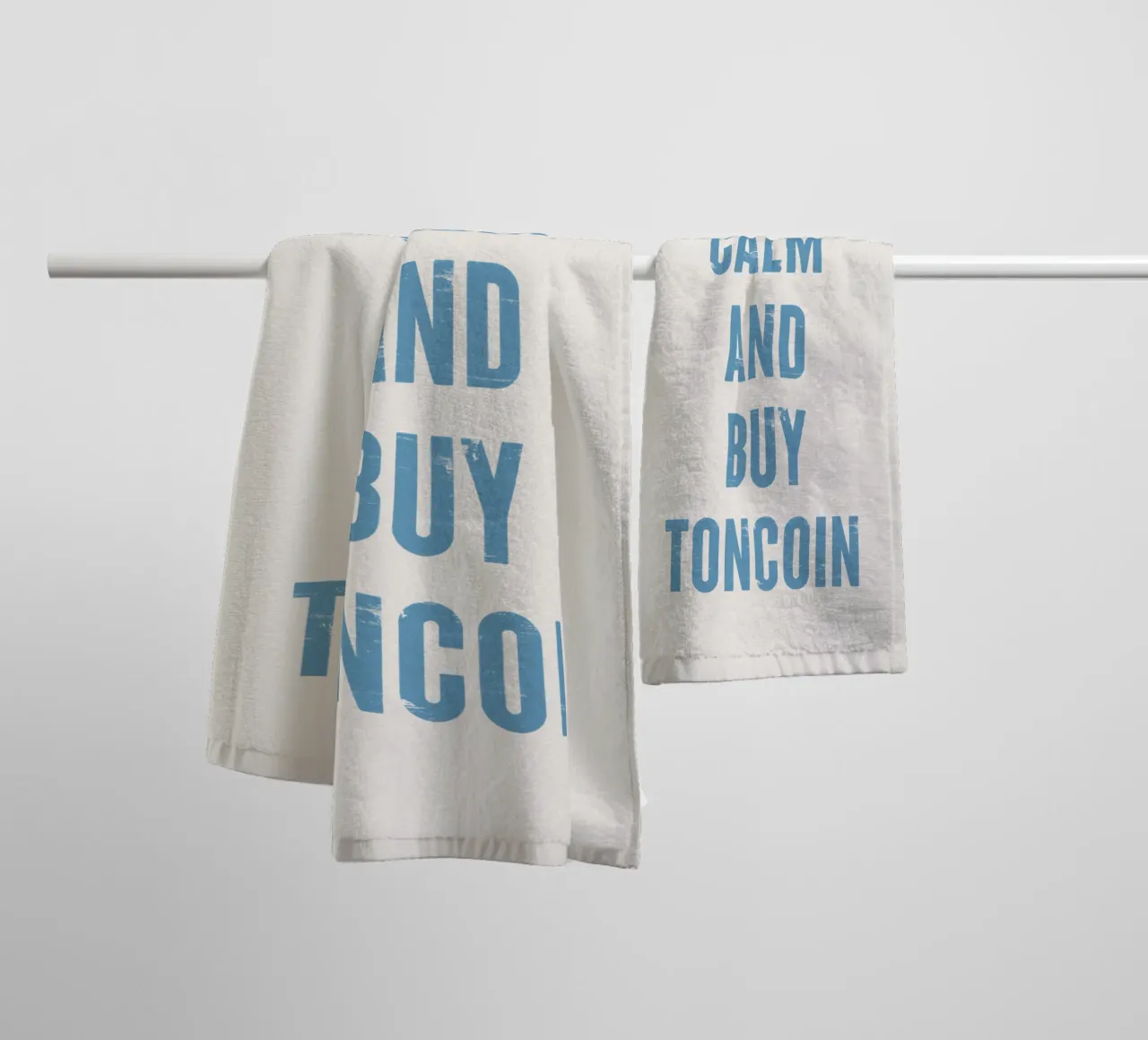 Mantenere la calma e acquistare Toncoin asciugamano da bagno da Vintagrafica
