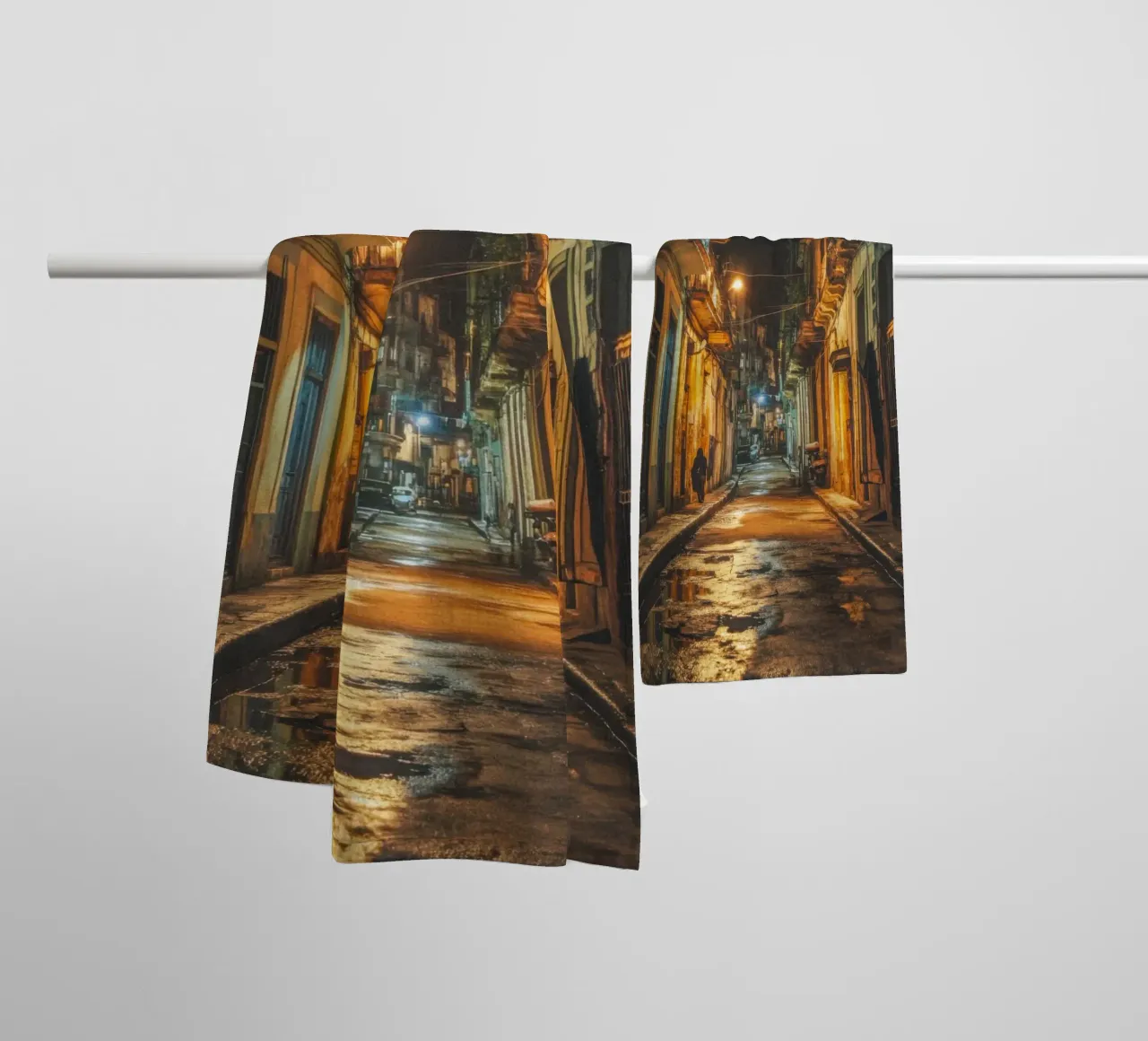 De gouden schaduwen van Havana badhanddoek van By Night