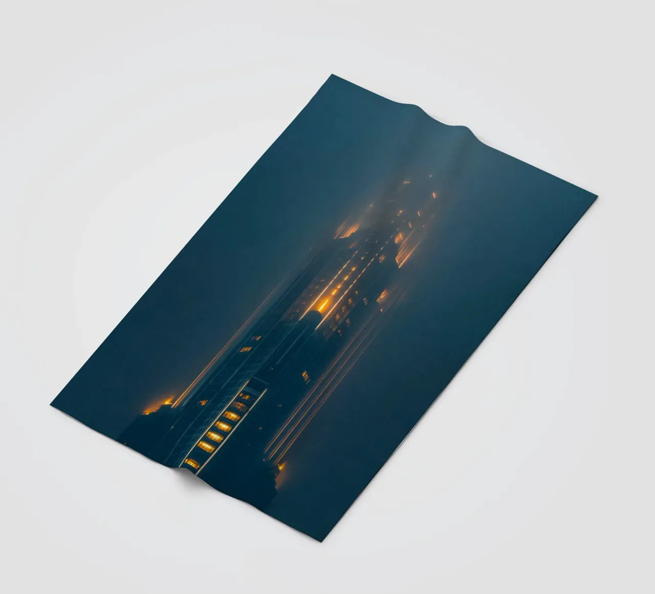 Dubai: la torre mistica nella notte coperta in pile da By Night