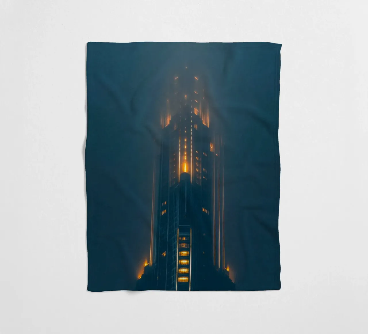 Dubai: la torre mistica nella notte coperta in pile da By Night