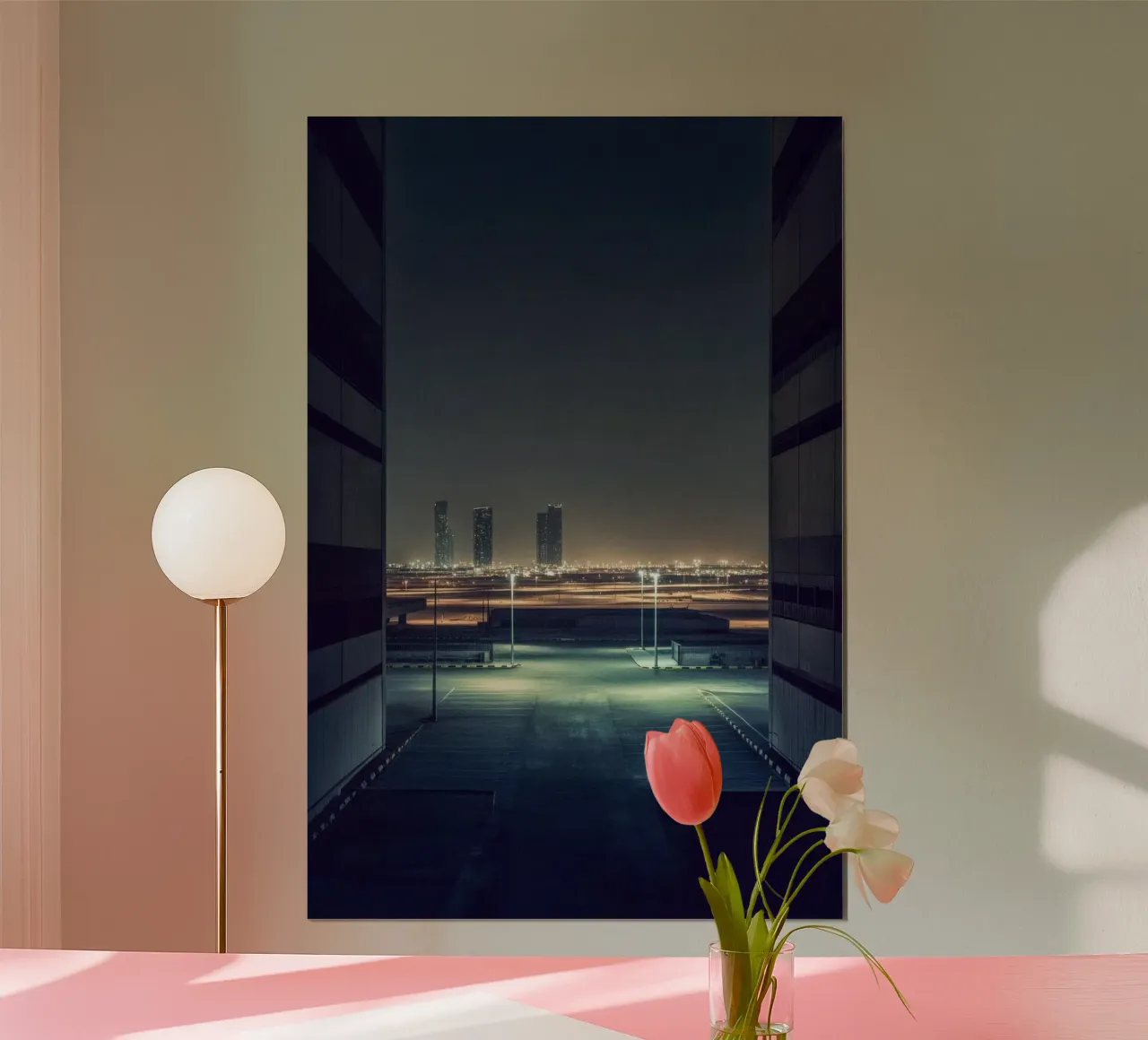 Dubai: Urbane Horizonte in der Abenddämmerung Poster mit Holzrahmen von By Night