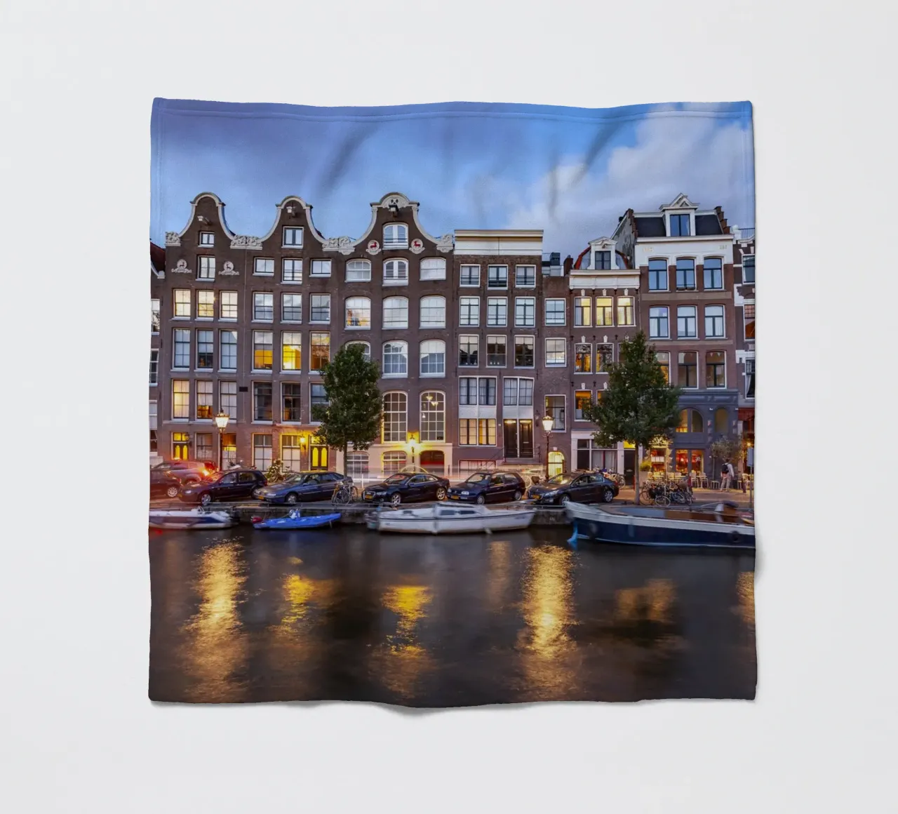 Gracht in Amsterdam coperta in pile da Reisefotografie - Bilder aus aller Welt