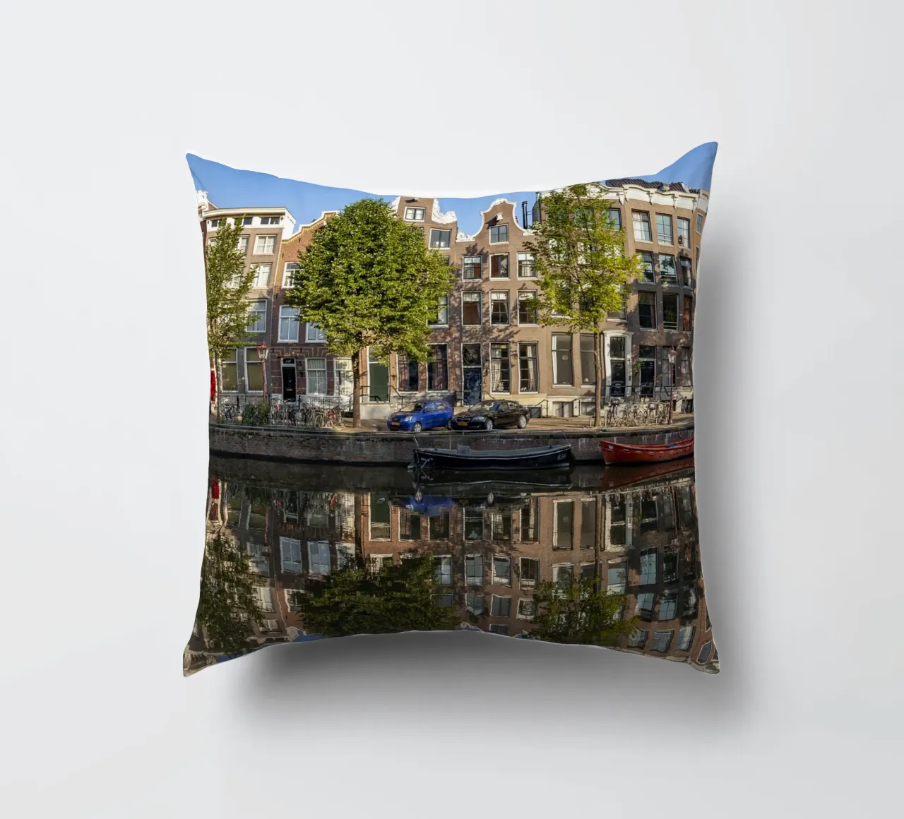 Gracht in Amsterdam cuscino da Reisefotografie - Bilder aus aller Welt