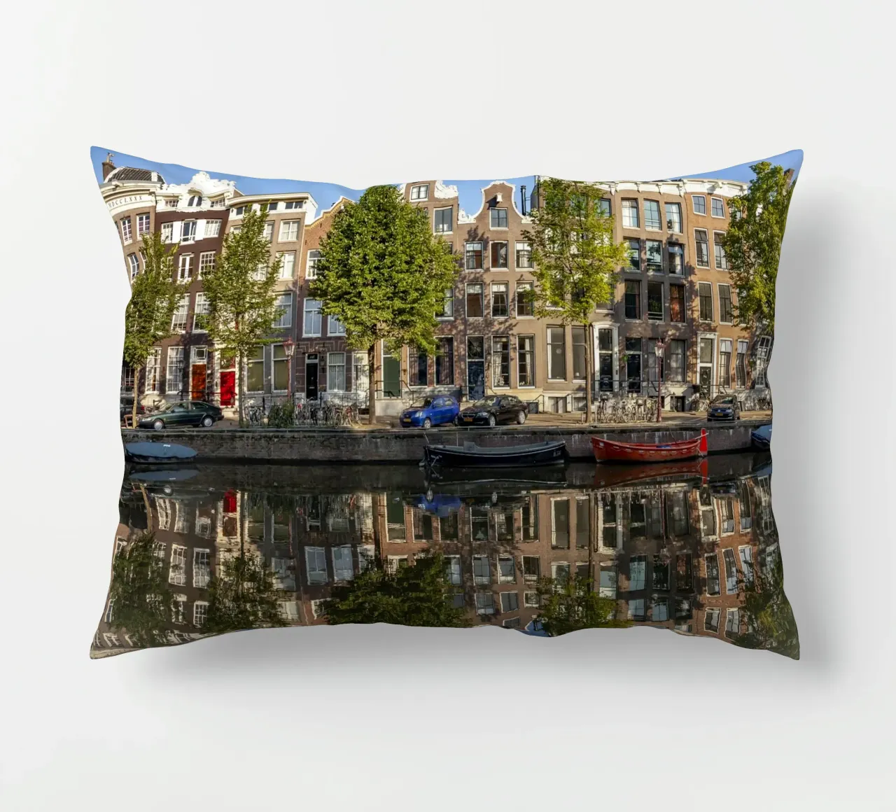 Gracht in Amsterdam cuscino da Reisefotografie - Bilder aus aller Welt