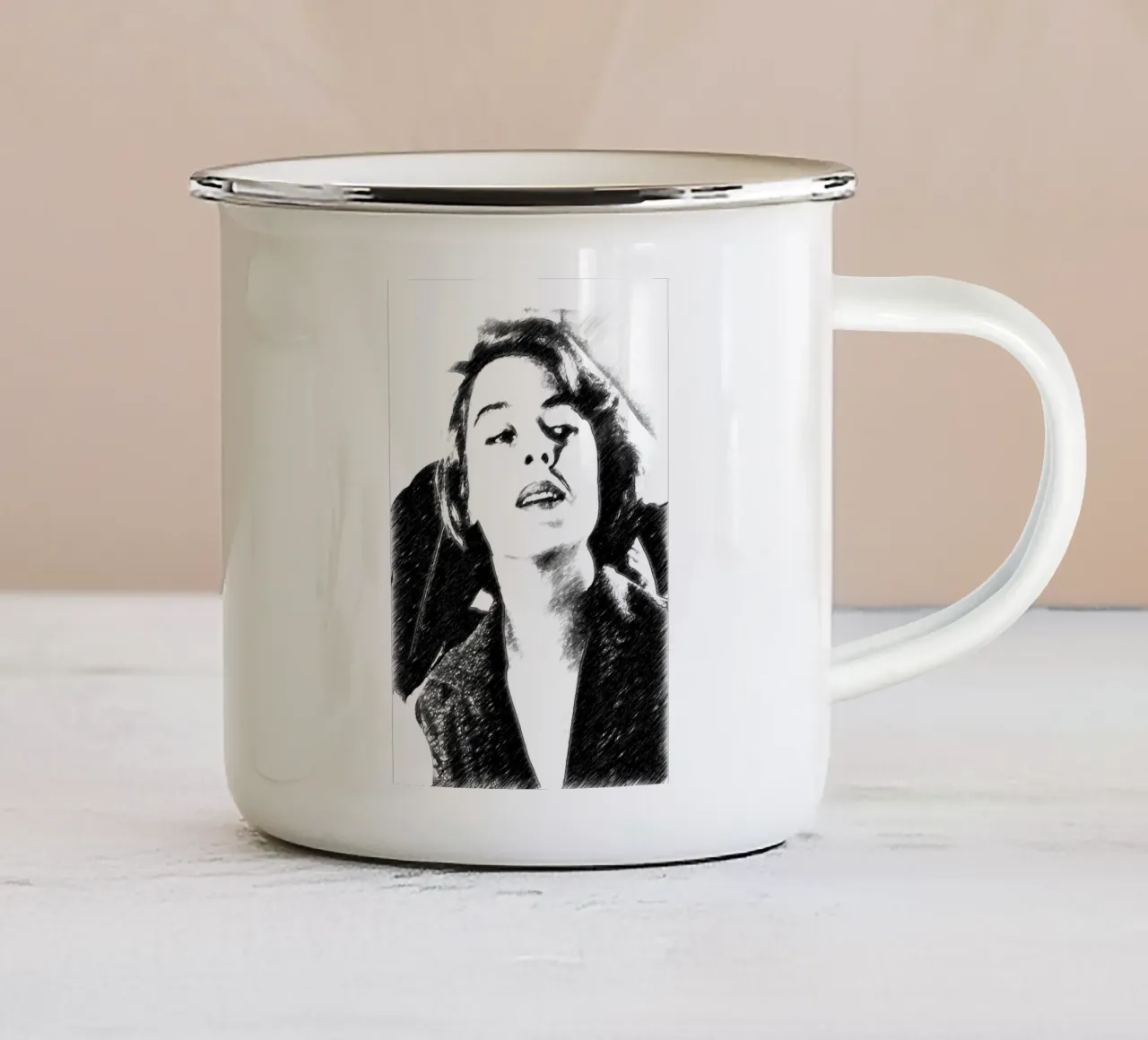 L'attrice Eleonora tazza in smalto da Massimo Frascogna