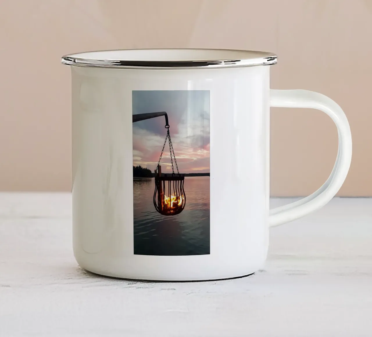 Tramonto e fuoco tazza in smalto da Massimo Frascogna