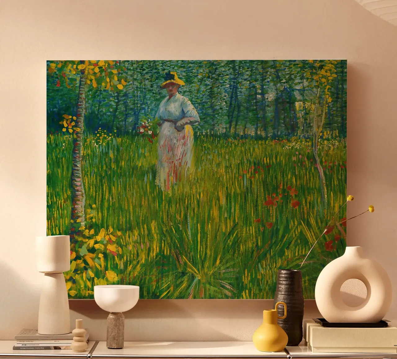 Vincent van Gogh Una donna che cammina in un giardino tela con Cornice a cassetta da Timeless Artworks