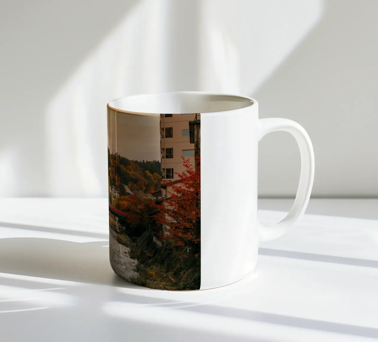 Autunno a Takayama, Giappone tazza in ceramica da Marcel Bisig