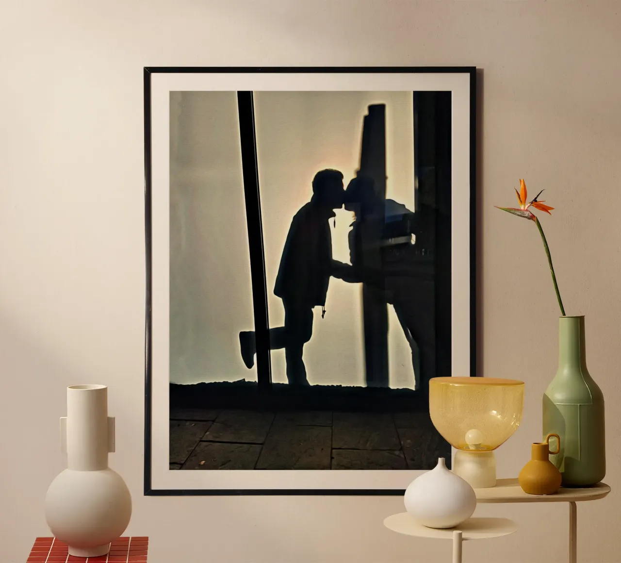 Il bacio poster con telaio in alluminio da Massimo Frascogna