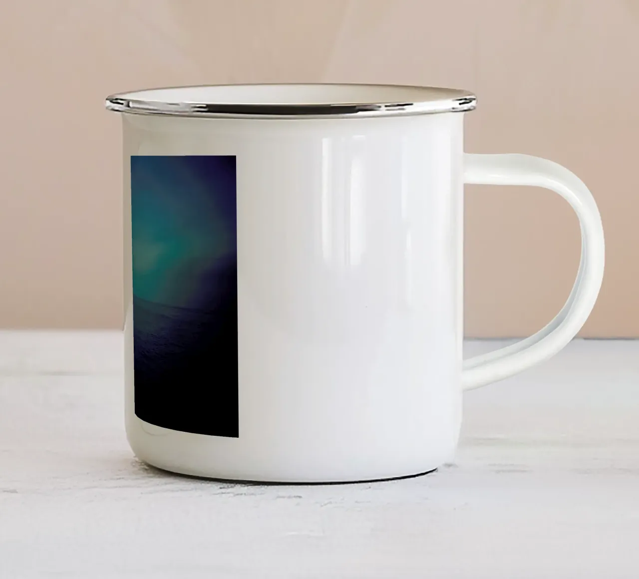 Pier Brighton tazza in smalto da Flo Klein