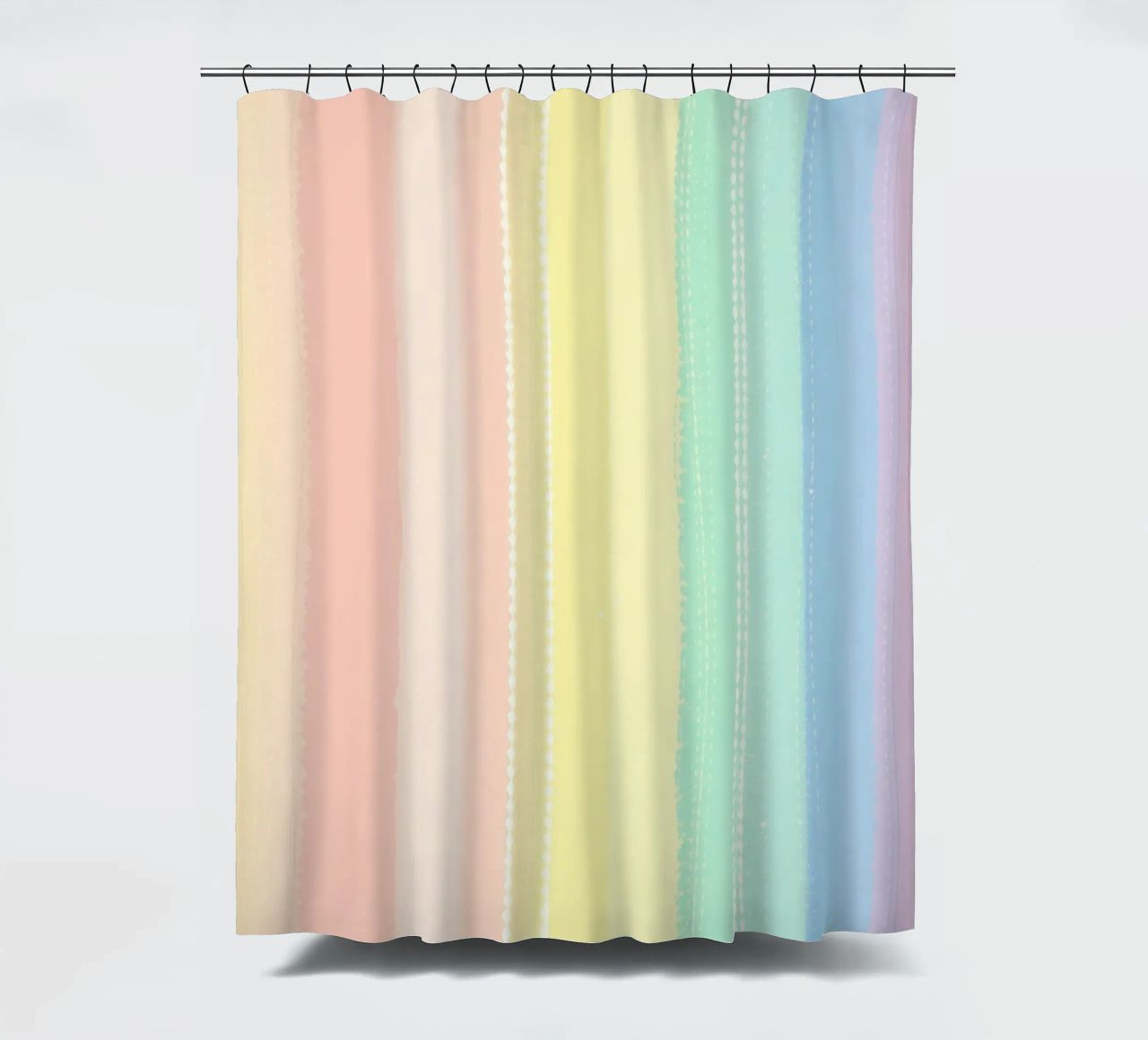 Zarte pastellfarbene Streifen sorgen für einen beruhigenden visuellen Effekt Duschvorhang von DesignDoodle