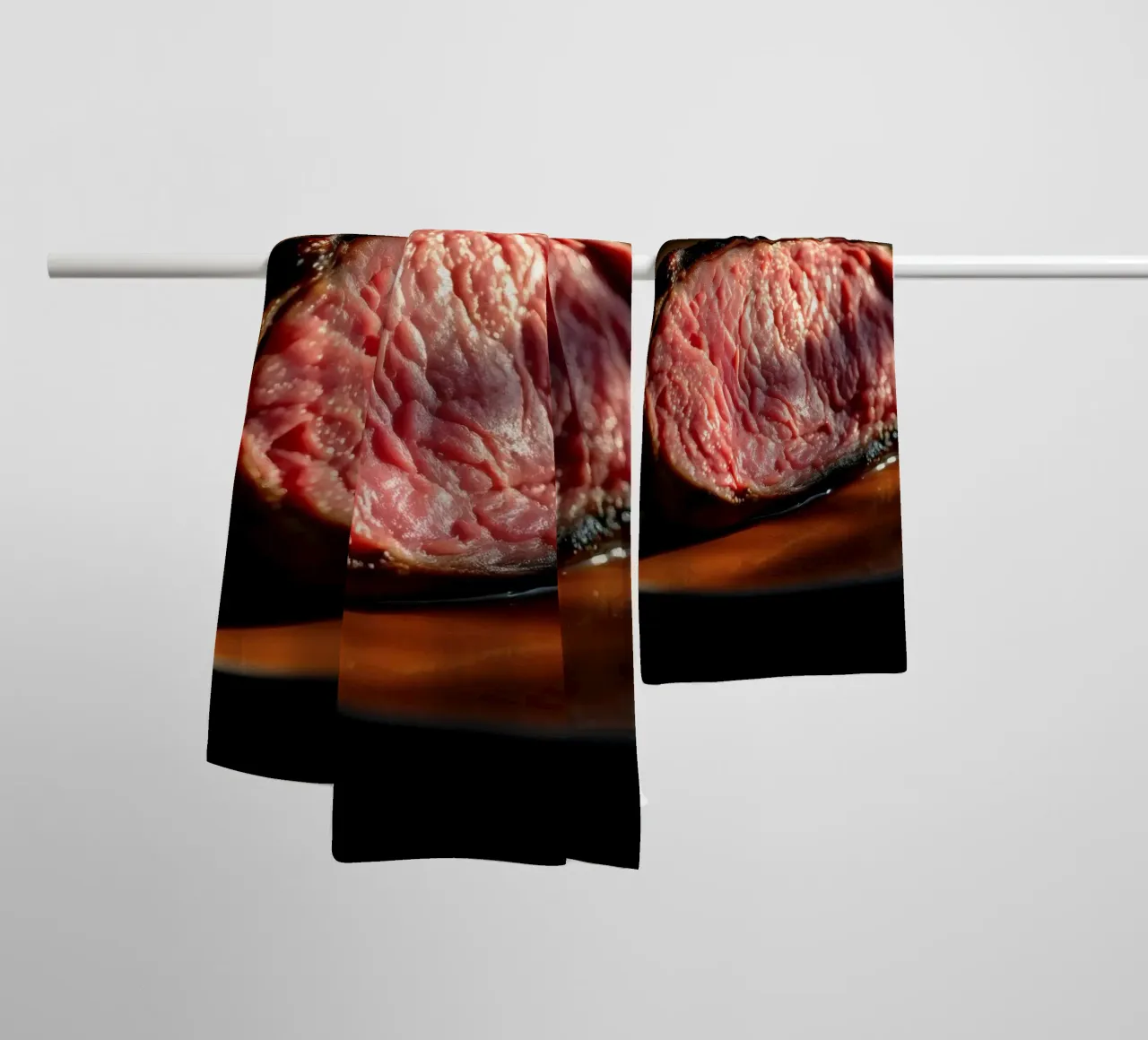Bistecca di media cottura perfettamente cotta e servita su un piatto scuro asciugamano da bagno da DesignDoodle