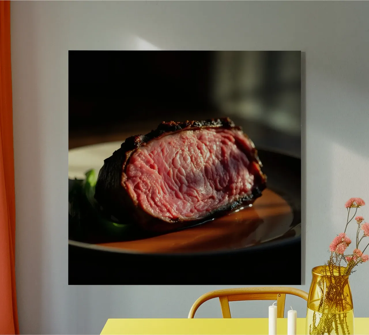 Bistecca di media cottura perfettamente cotta e servita su un piatto scuro plexiglass da DesignDoodle