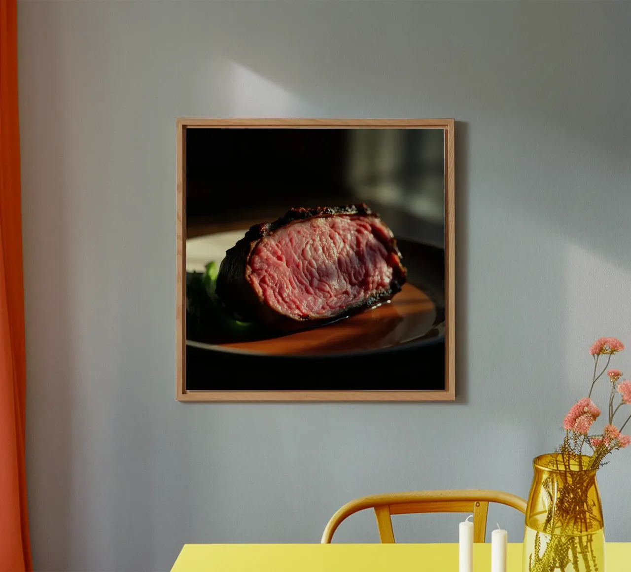 Bistecca di media cottura perfettamente cotta e servita su un piatto scuro alluminio dibond da DesignDoodle