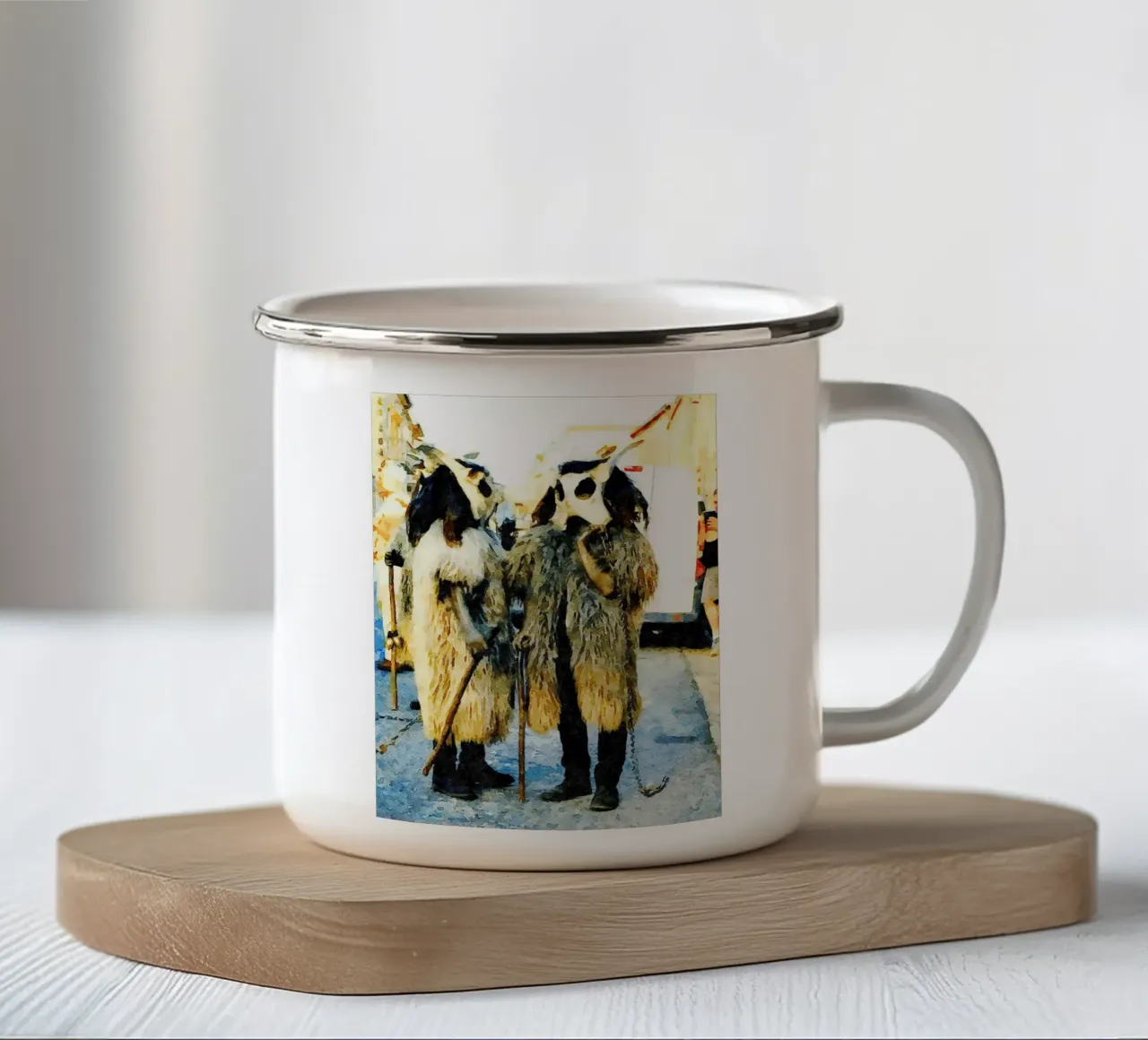 Maschere dalla Sardegna tazza in smalto da Massimo Frascogna