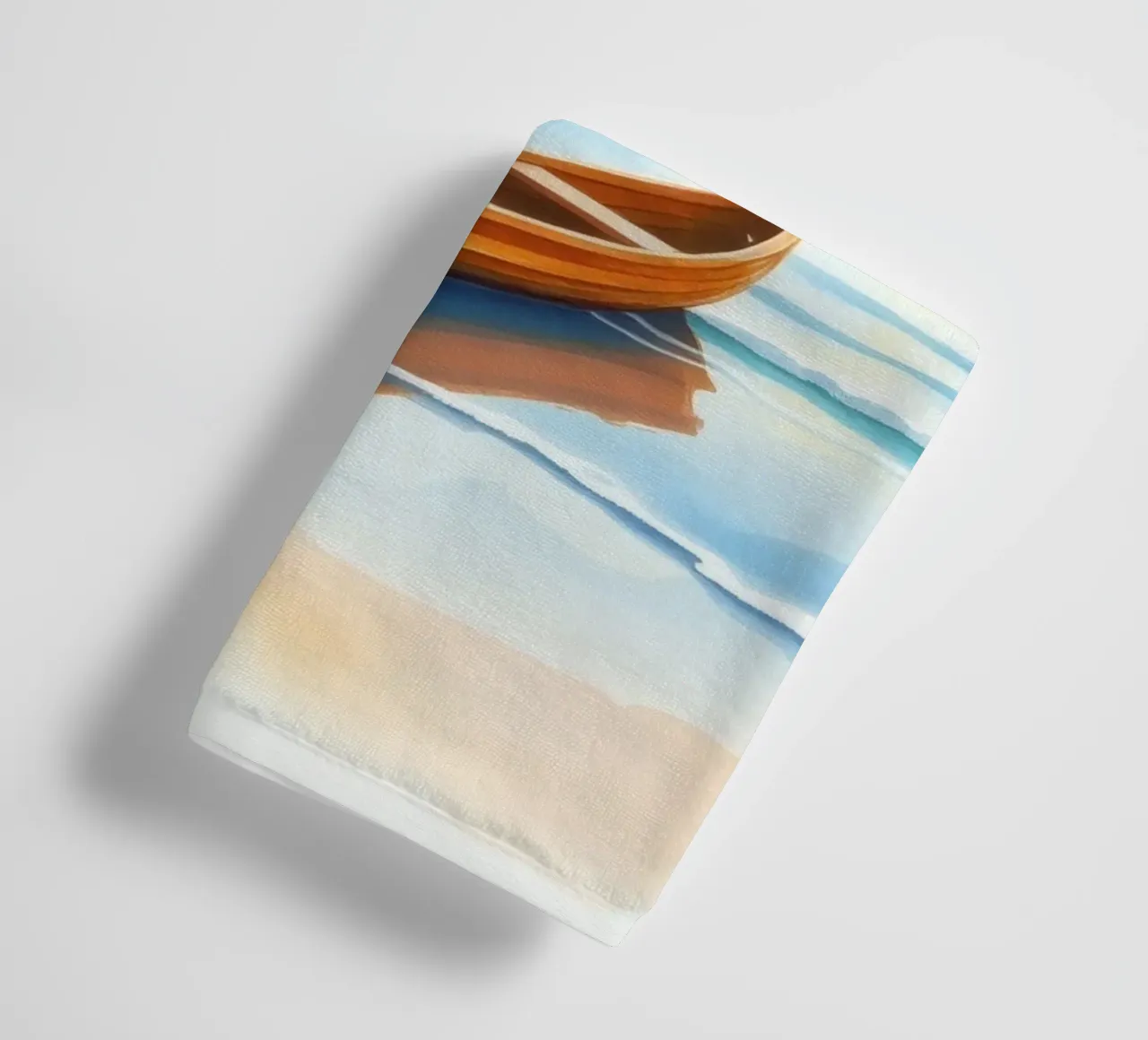 Houten boot rustend op kalme zeekust tijdens zonsondergang badhanddoek van DesignDoodle