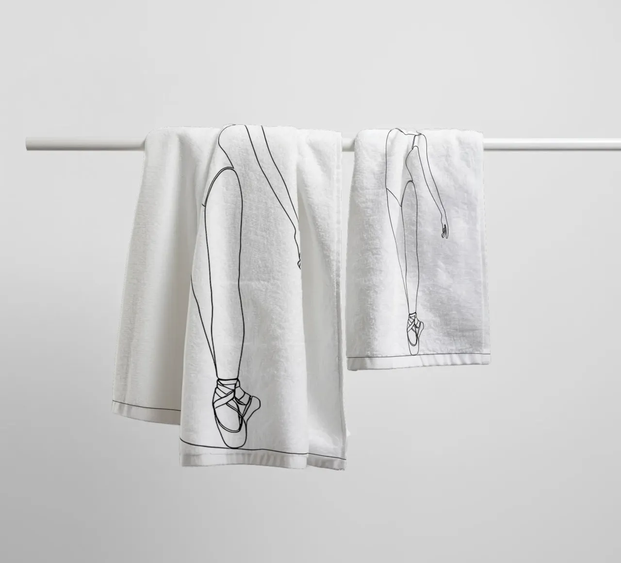 Dessin au trait minimaliste d'une femme ballerine | Modern Abstra serviette de bain de Viv Line Art