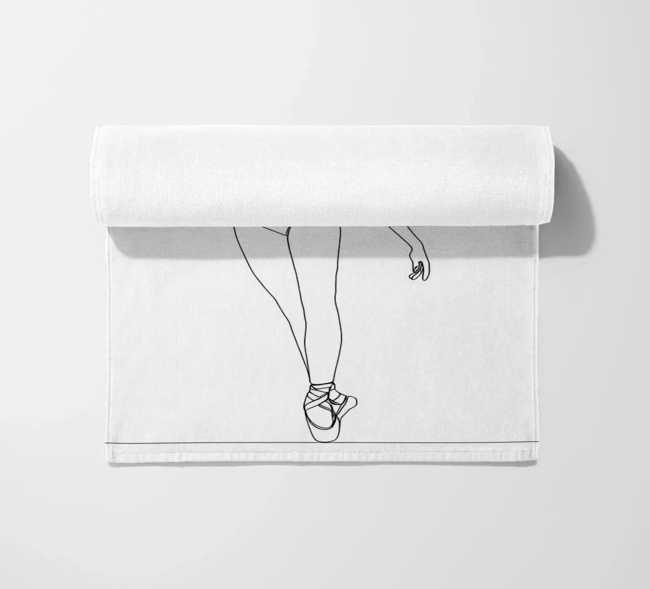 Dessin au trait minimaliste d'une femme ballerine | Modern Abstra serviette de plage de Viv Line Art