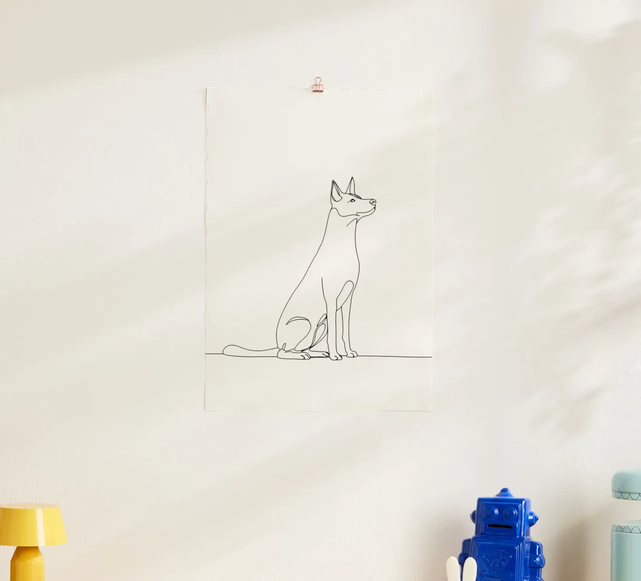 Dessin au trait minimaliste d'un chien assis | Abstrait moderne poster avec cadre en bois de Viv Line Art
