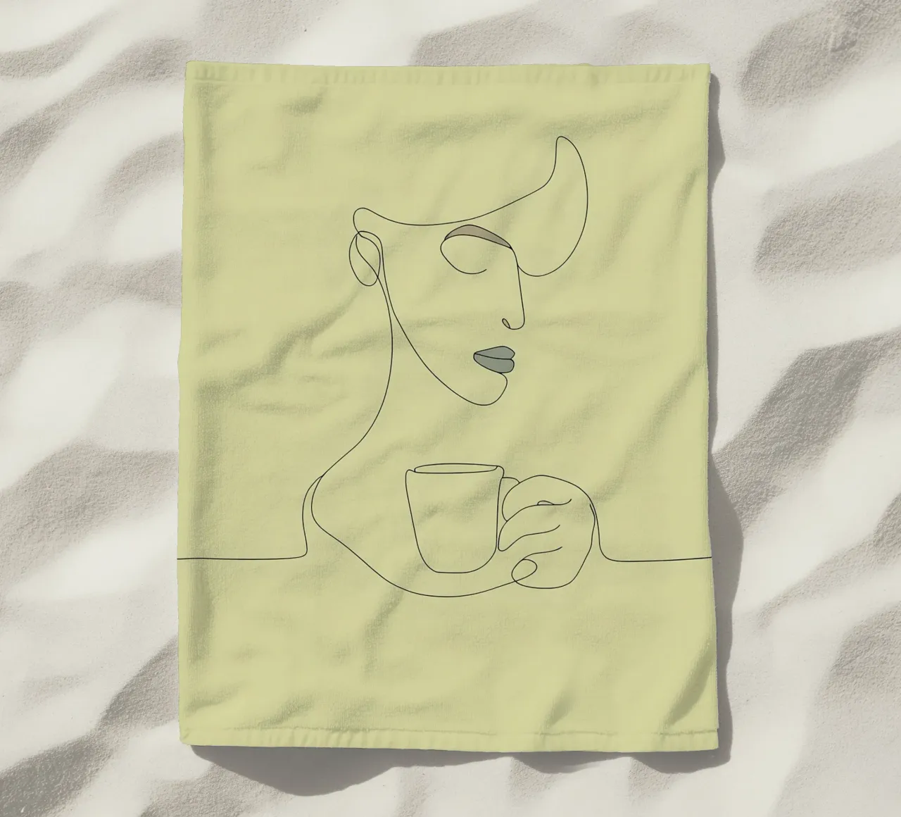 Disegno lineare minimalista di una donna che beve il caffè | Moderno telo mare da Viv Line Art