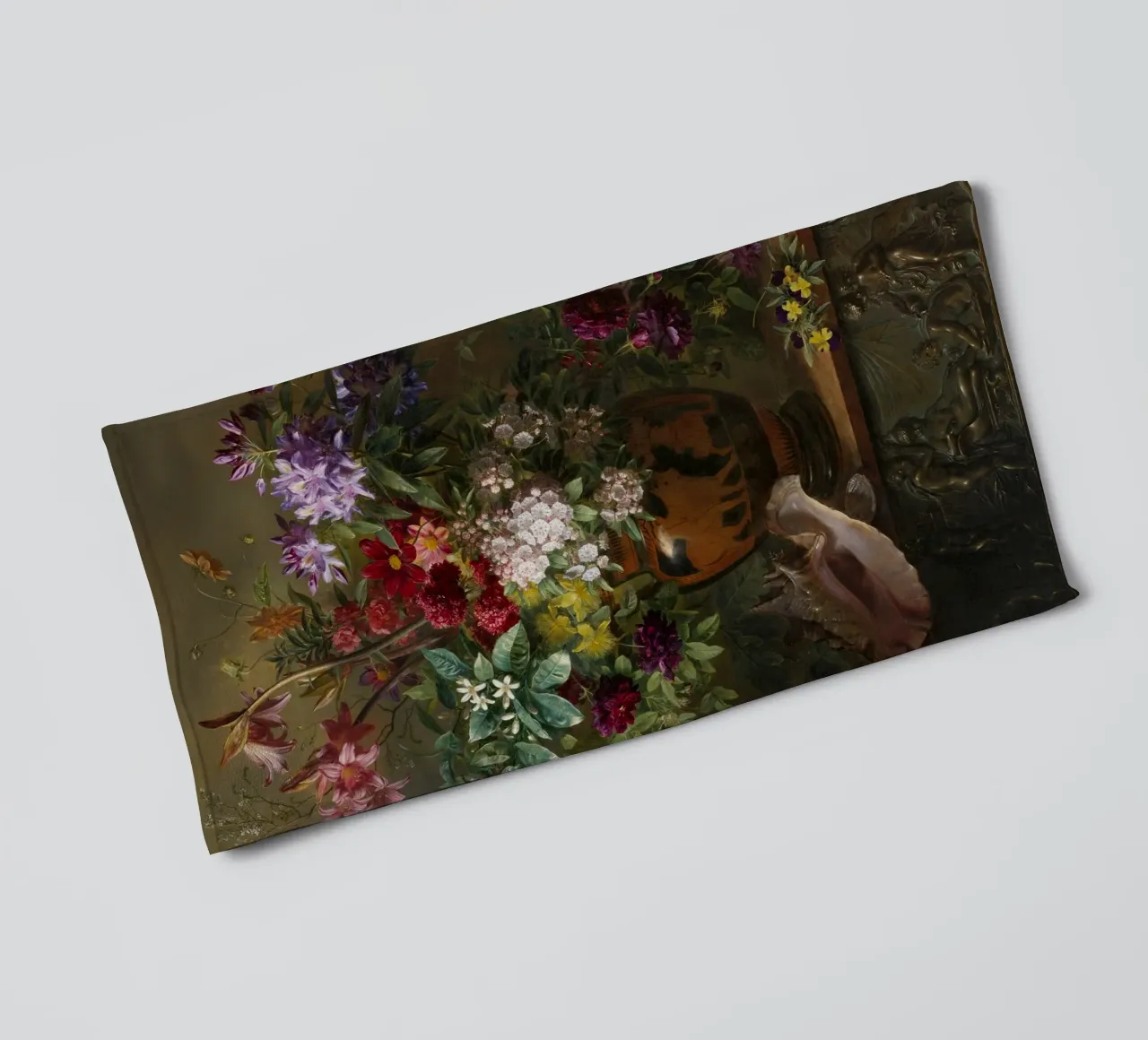 Natura morta con fiori in un vaso greco - Allegoria della primavera asciugamano da bagno da Timeless Artworks