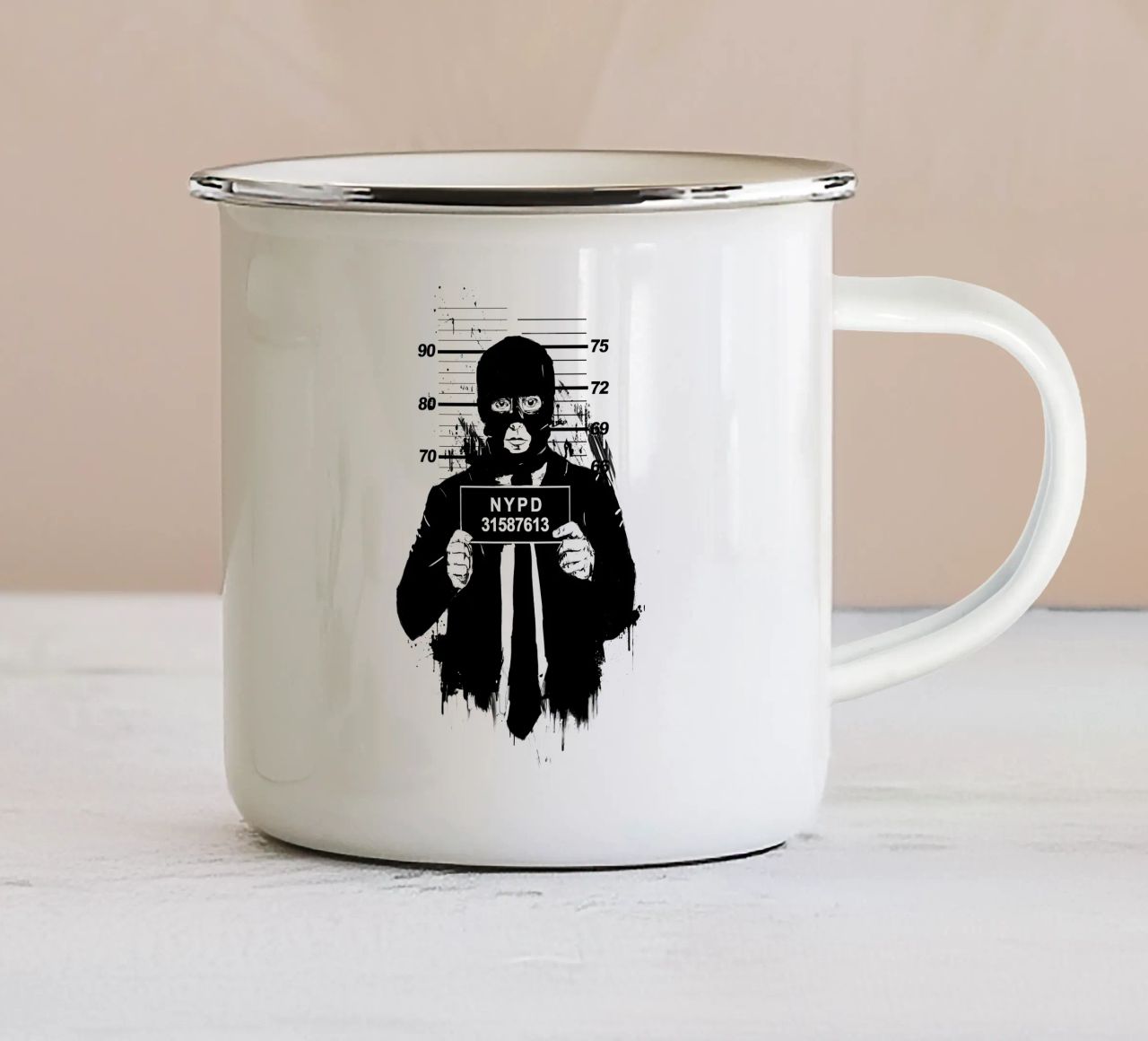 Mugshot tazza in smalto da Balazs Solti