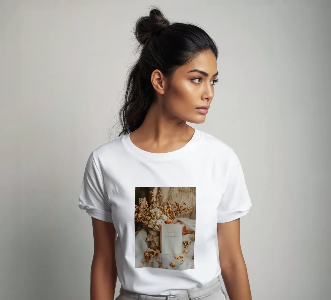 „Love is everywhere“ Boho Romantik t-shirt by Carinaprint