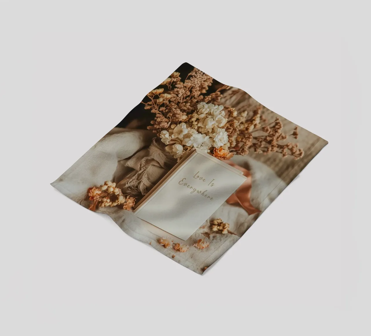 „Love is everywhere“ Boho Romantik fleece blanket by Carinaprint