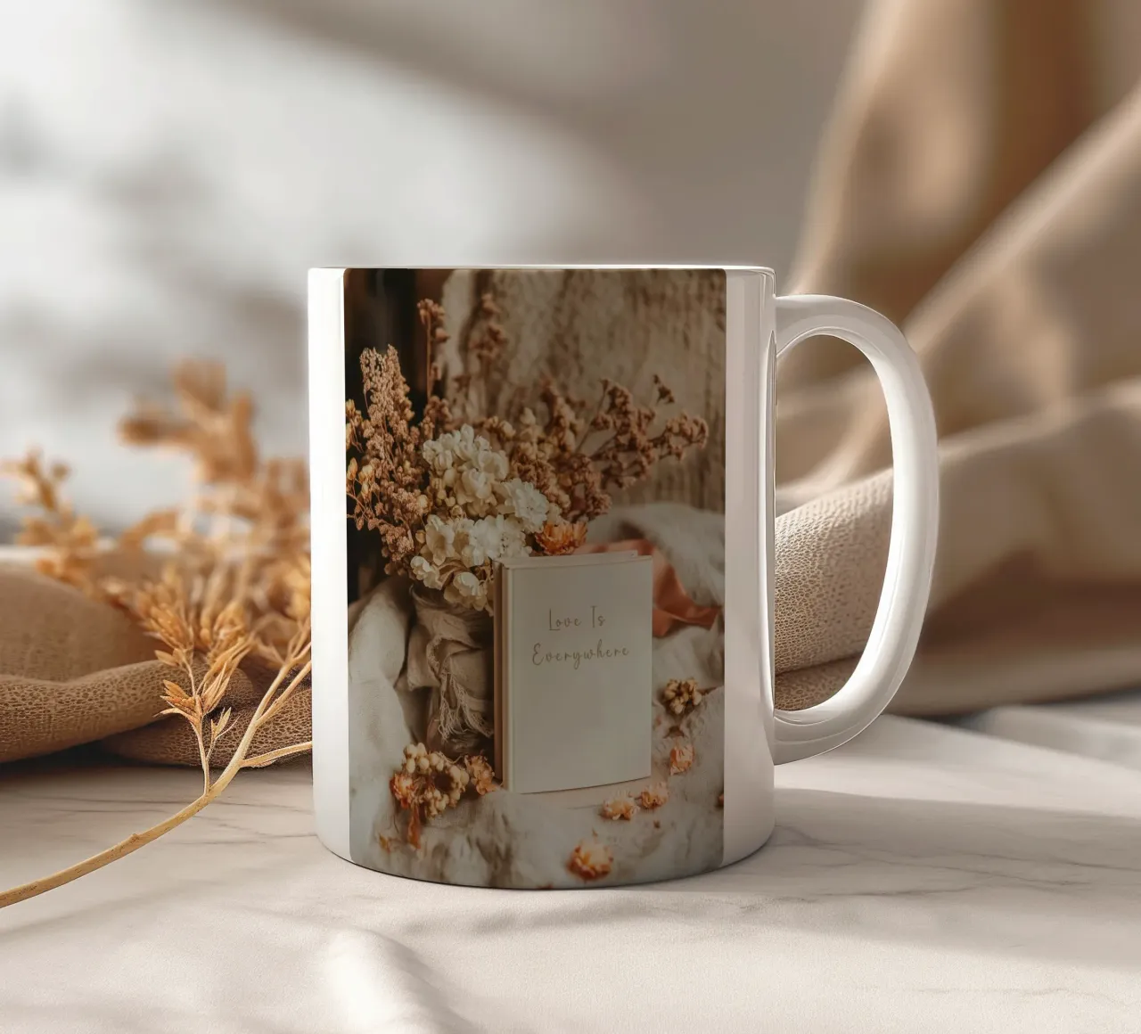 "Liefde is overal" Boho Romantik keramische mok van Carinaprint