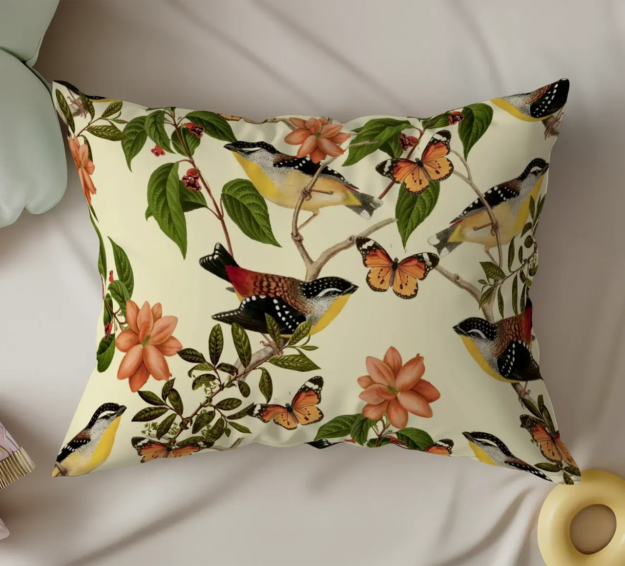 Uccelli e farfalle botanici cuscino da berwies design