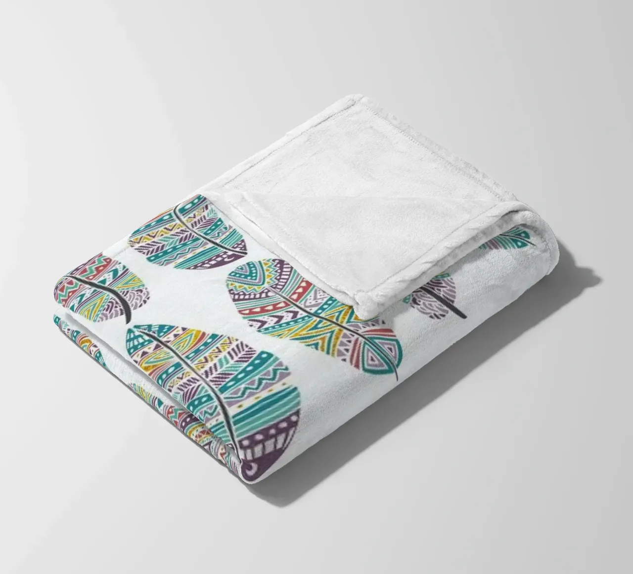 Feathers Pattern with Gold coperta in pile da Pom Graphic Design