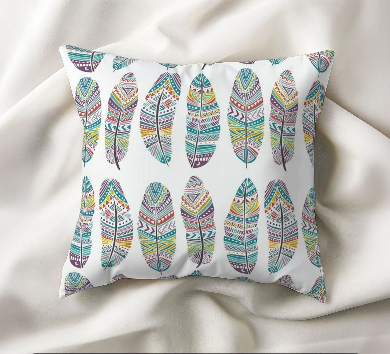 Feathers Pattern with Gold cuscino da Pom Graphic Design