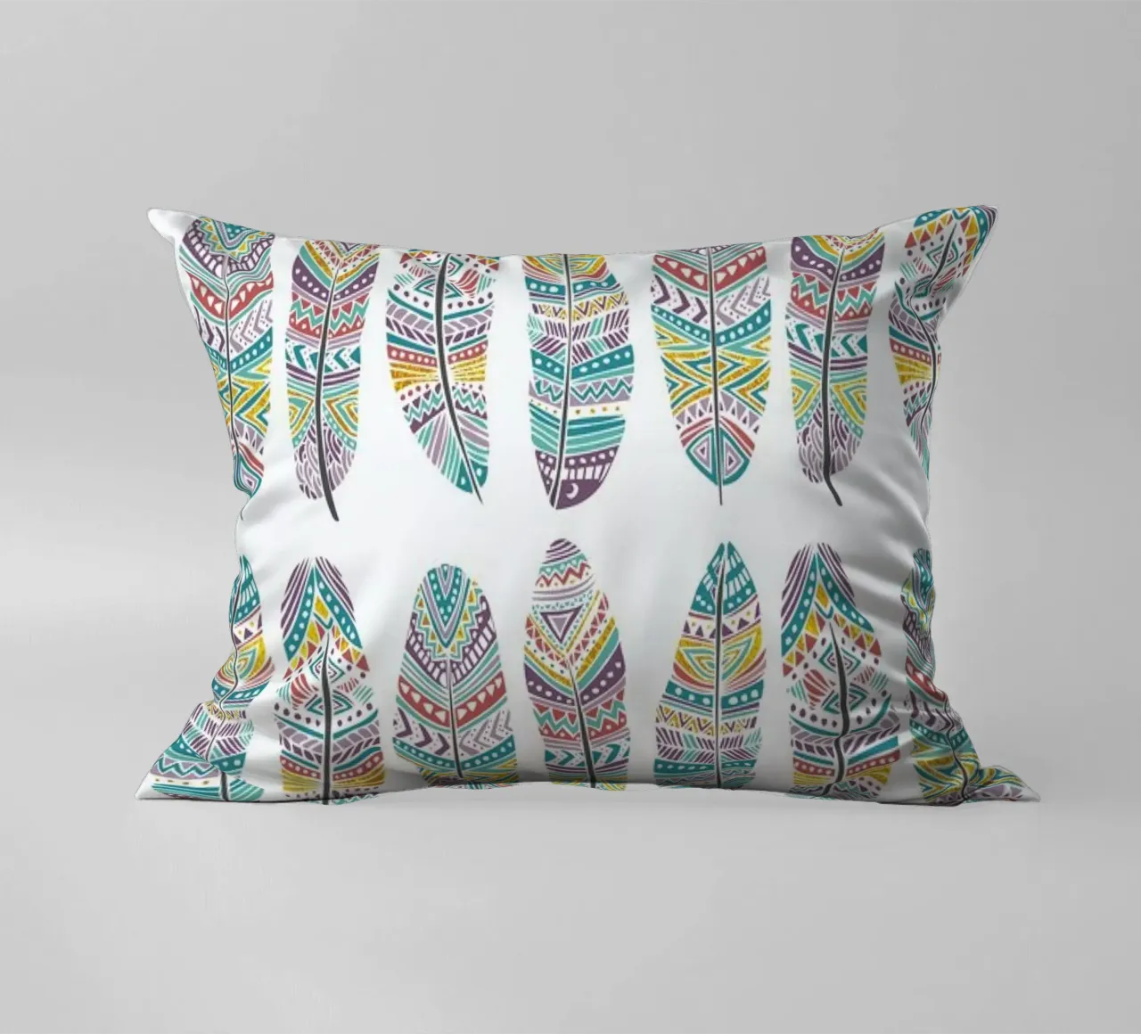 Feathers Pattern with Gold cuscino da Pom Graphic Design