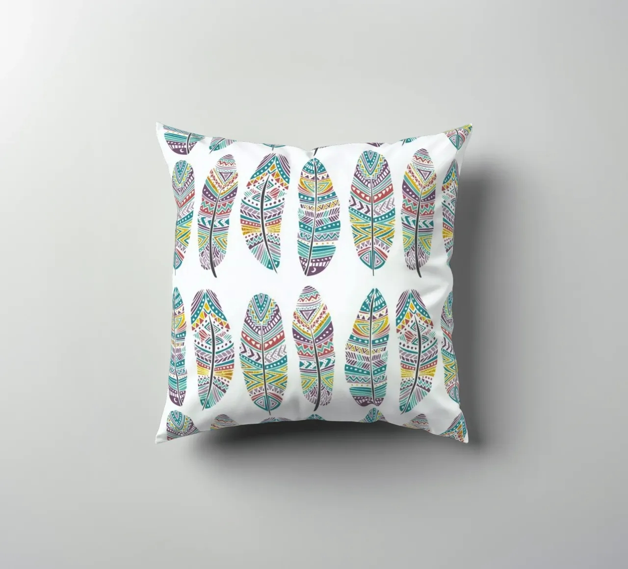Feathers Pattern with Gold cuscino da Pom Graphic Design