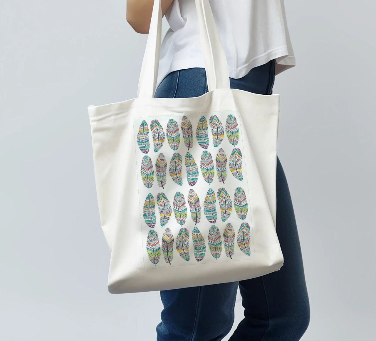 Feathers Pattern with Gold borsa in juta da Pom Graphic Design