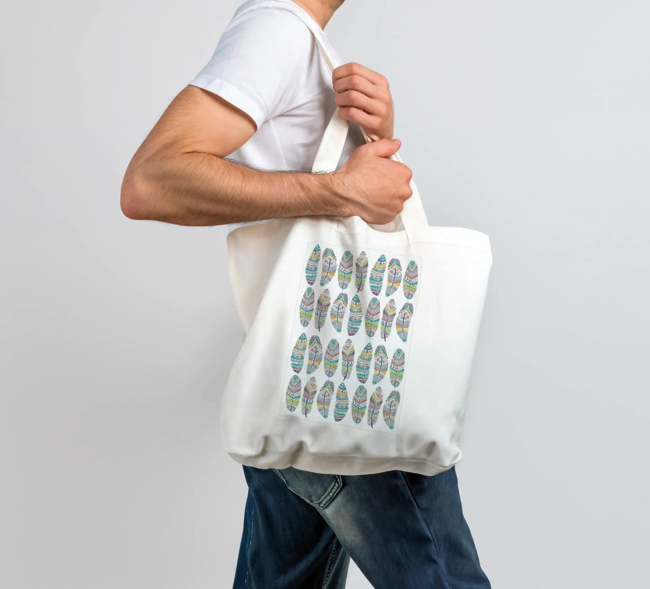 Feathers Pattern with Gold borsa in juta da Pom Graphic Design