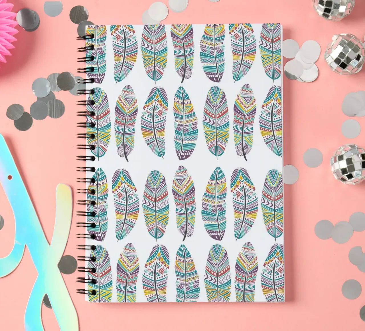 Feathers Pattern with Gold diario ad anelli da Pom Graphic Design