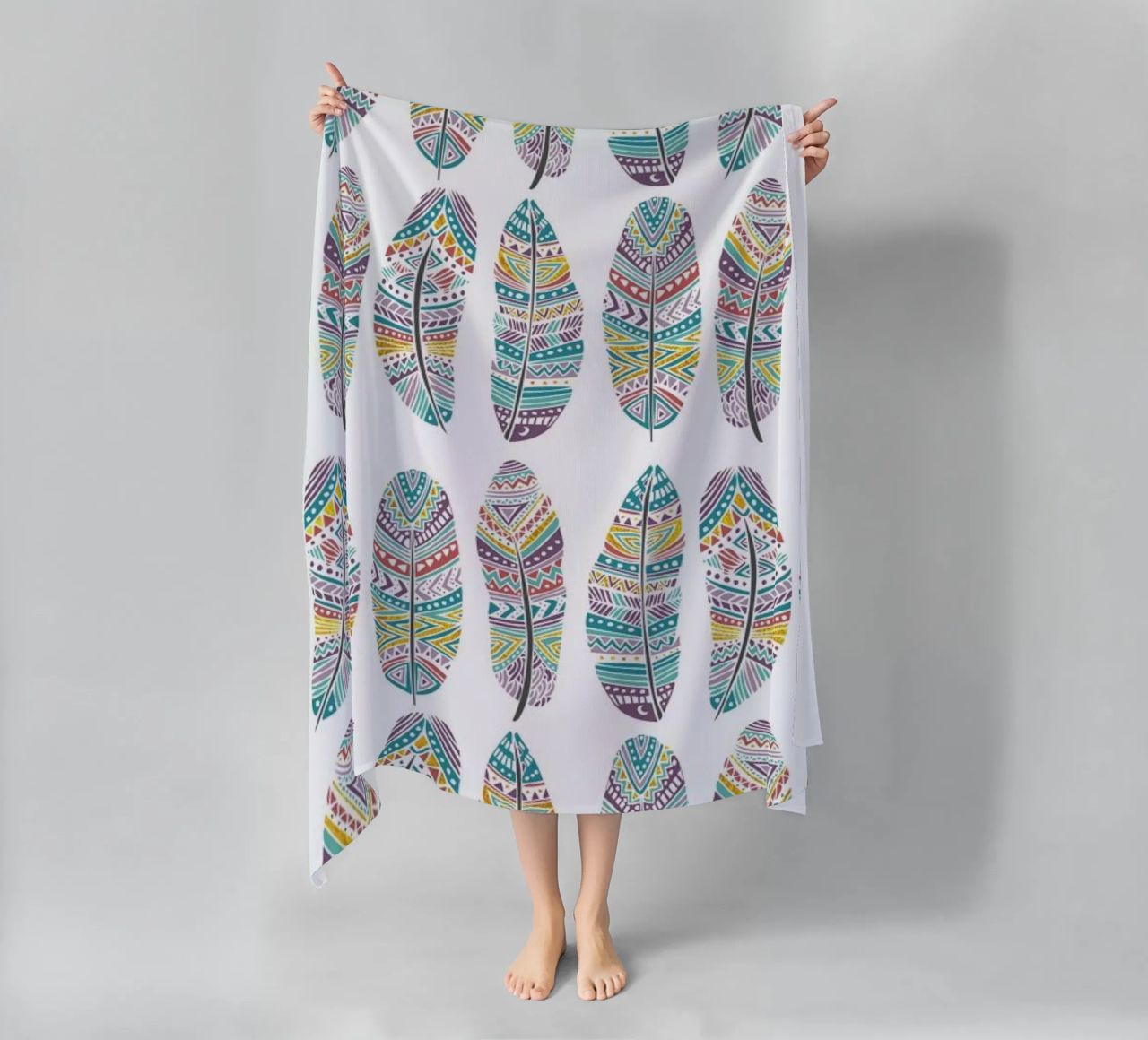 Feathers Pattern with Gold telo mare da Pom Graphic Design
