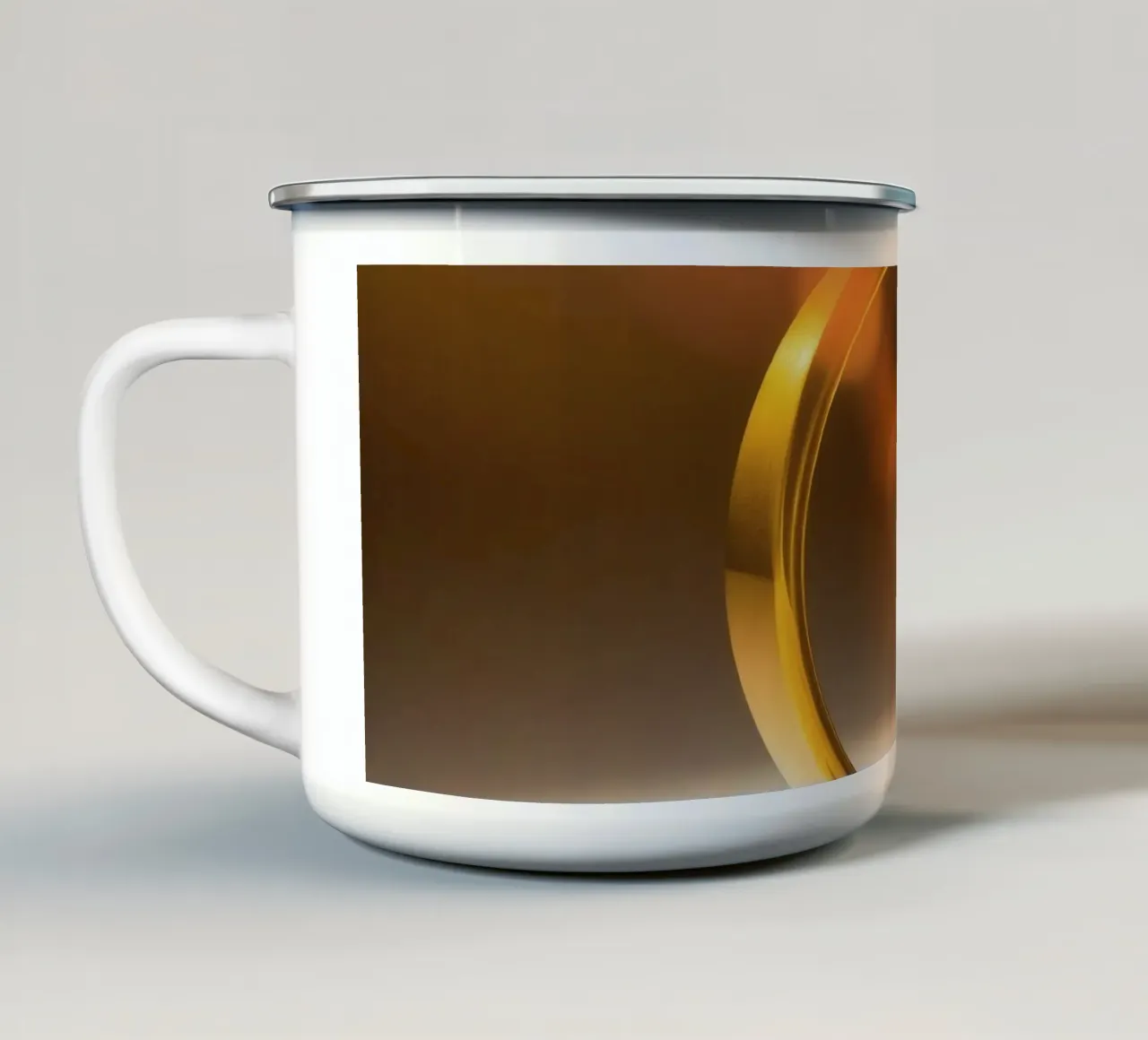 L'elegante anello d'oro brilla sotto la luce soffusa tazza in smalto da DesignDoodle