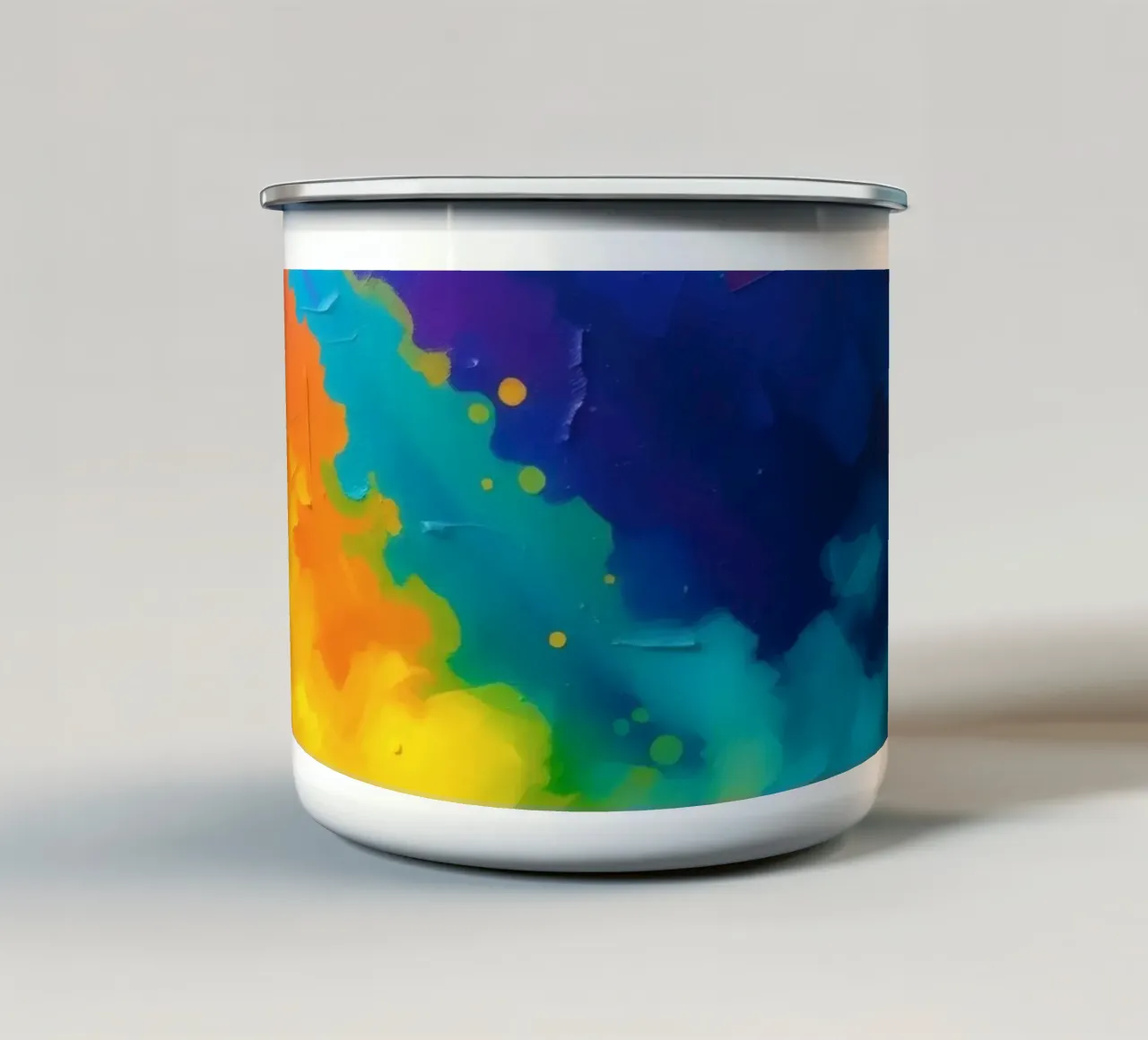 Opere d'arte astratte colorate che mostrano i vivaci colori dell'arcobaleno tazza in smalto da DesignDoodle